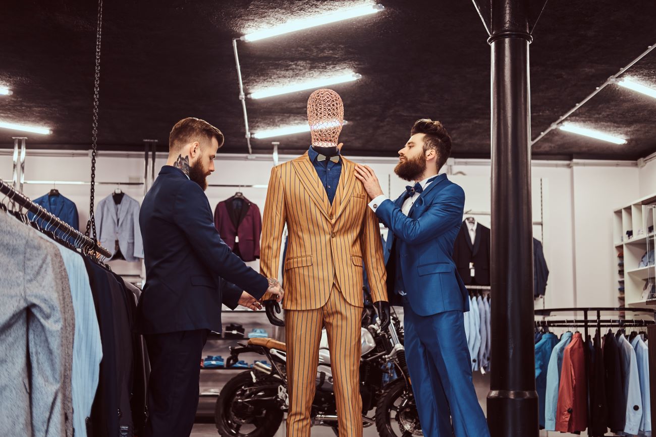 two-stylish-shop-assistants-elegantly-dressed-work-DB9N6WD