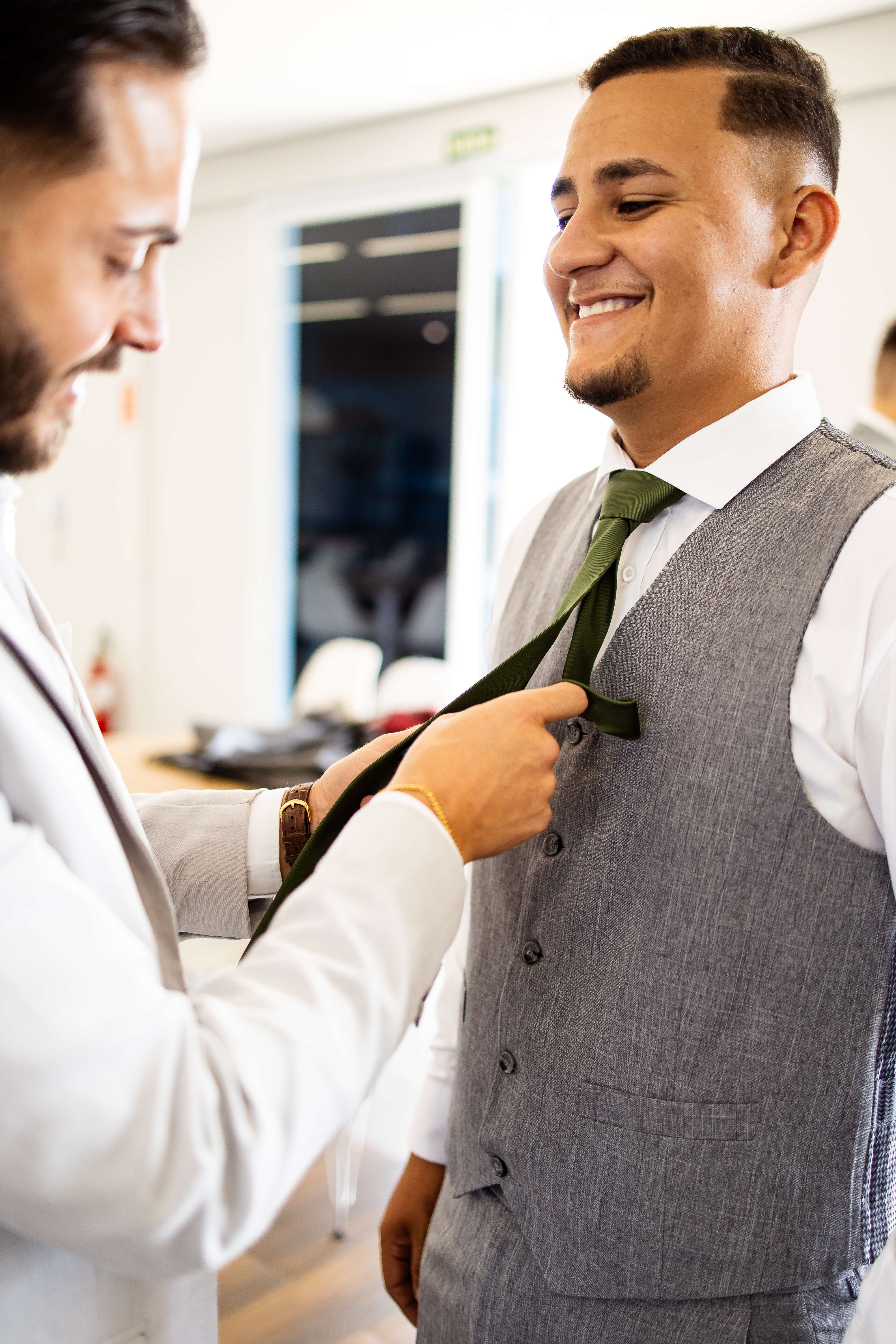 Terno social masculino em exibição como opção de locação